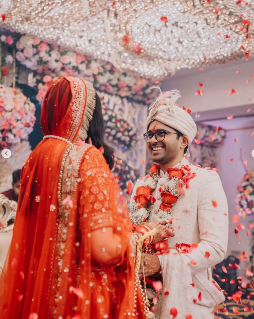  A happy couple in Mumbai celebrating their wedding day, beautifully filmed by a wedding videographer, representing Cinematic 360's services.