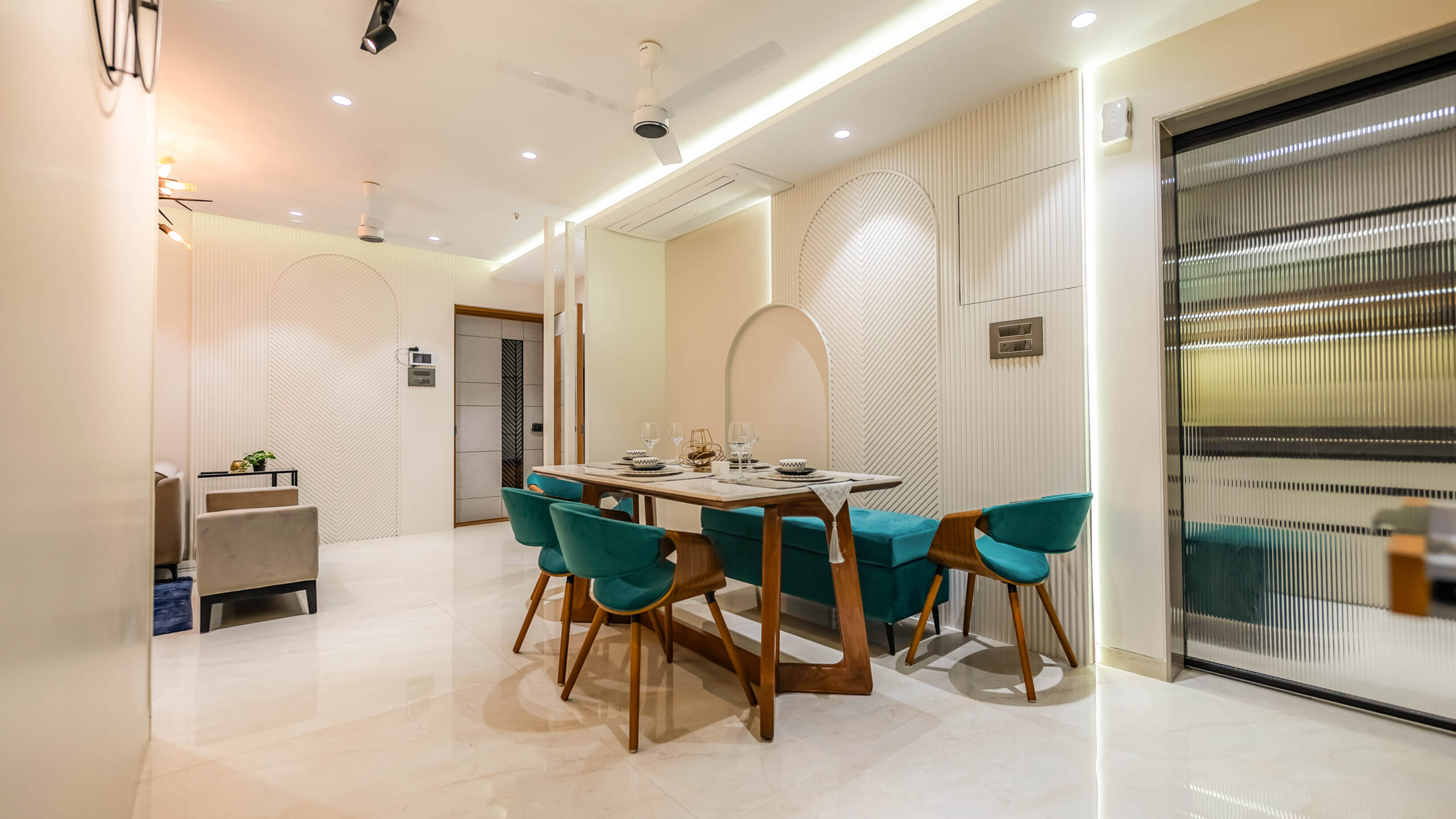 Contemporary Dining Room Decor